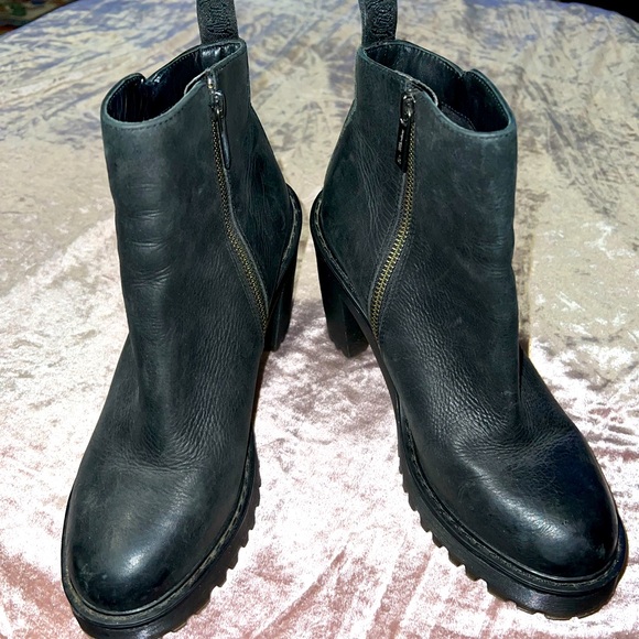 Dr Marten’s Magdalena black leather platform booties size 8 fit like a 9 - Picture 4 of 15